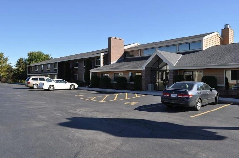 Americinn By Wyndham Plymouth Экстерьер фото