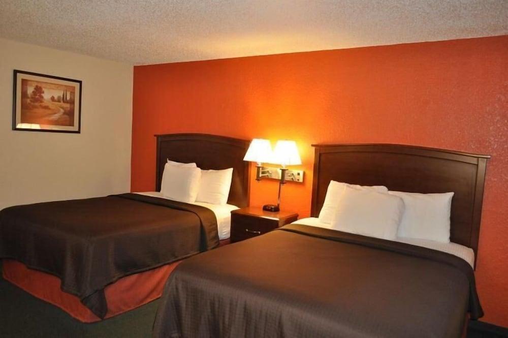 Americinn By Wyndham Plymouth Экстерьер фото
